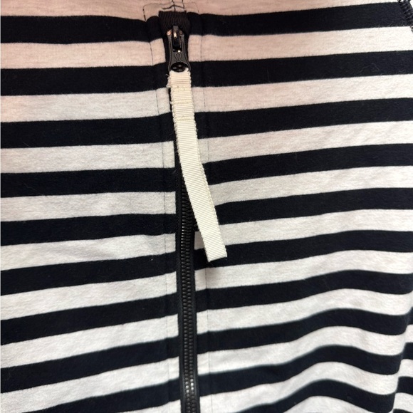 Lululemon Athletica Black and White Zippered Sweatshirt - Picture 13 of 13